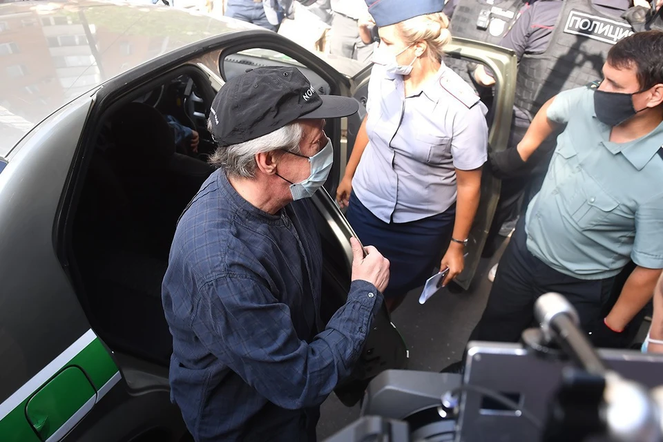 Пашаев вызвал эксперта, который рассказал, что могло произойти с машиной актера 8 июня