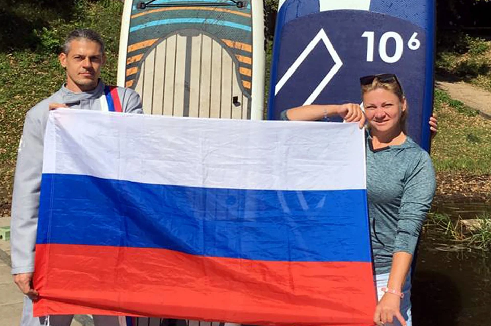 Для Богдана Пищальникова и Ольги Ивановой флаг России - это символ величия нашей страны. Фото: ПТО