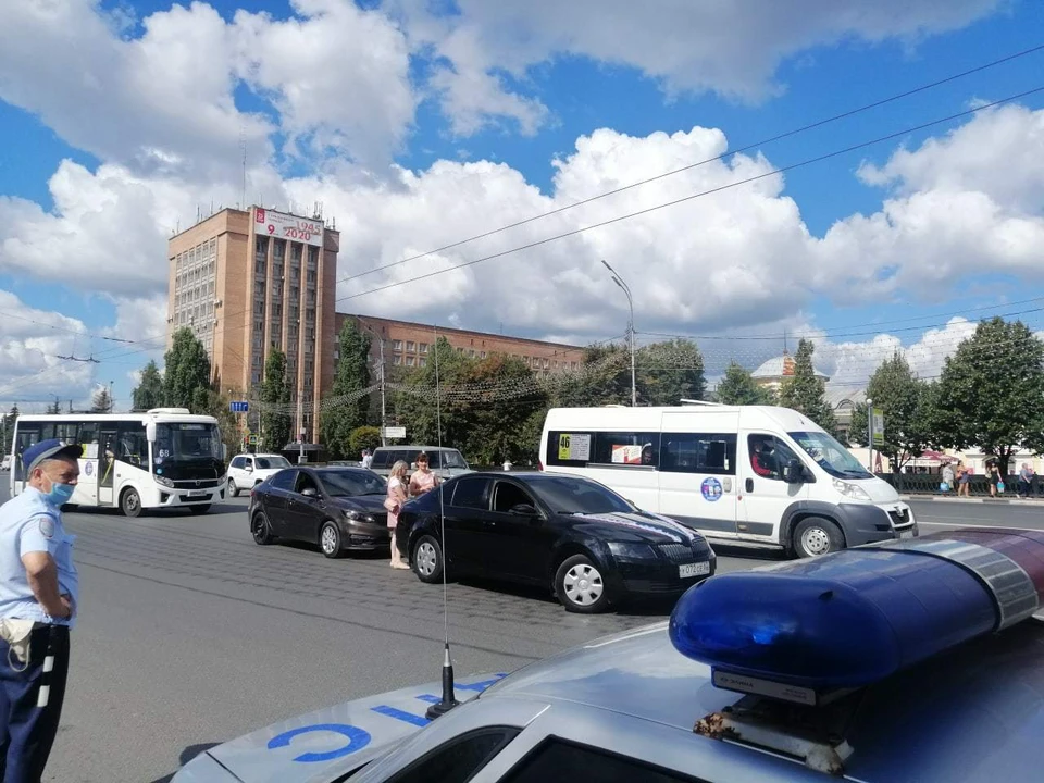 Полиция провела масштабный рейд в центре Рязани с массовой остановкой автомобилей.