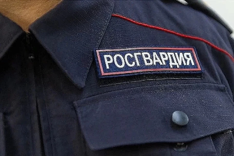 Росгвардейцы спасли мужчину, который чуть не выпал с 5 этажа в Бурятии