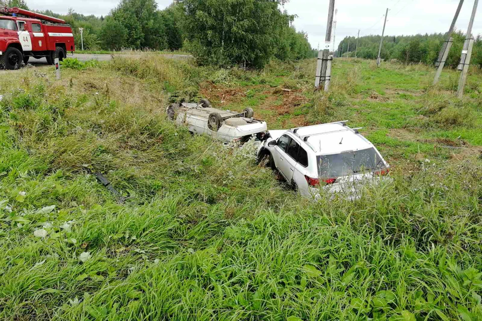 водитель Daewoo Nexia не уступил дорогу автомобилю Mitsubishi. Фото: vk.com/public174843297