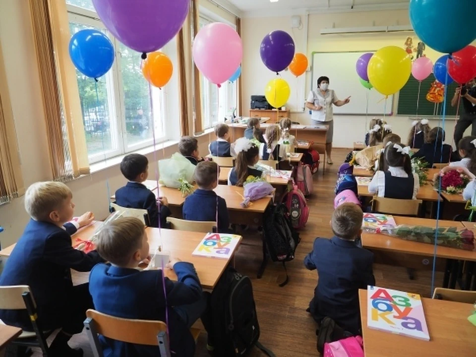 В Новосибирской области в этом году 1 сентября в школу пошли более 347 тысяч детей, 38 тысяч из них — первоклассники.