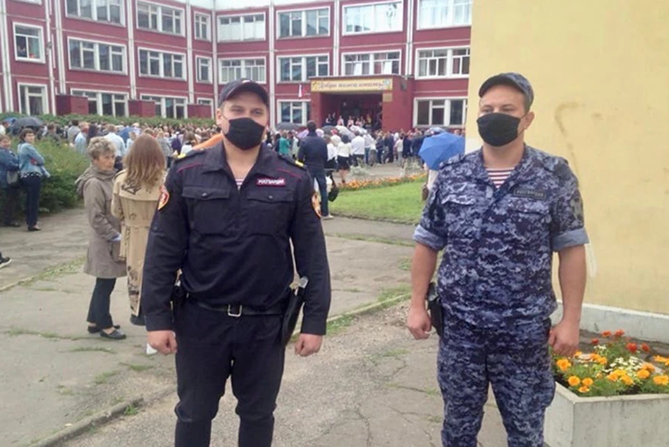 В тверских школах за порядком следит Росгвардия Фото: vk.com/"Росгвардия_Тверь"
