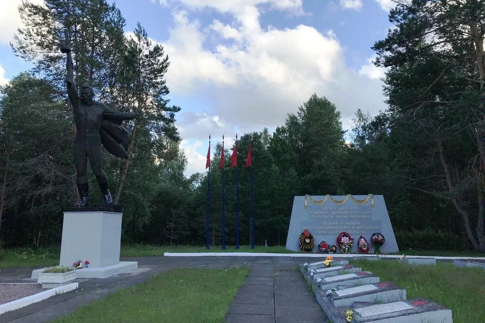 Ежегодно в День Победы у мемориала в Бокситогорском районе встречаются ветераны.