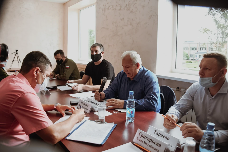 Поручение о покупке автомобилей скорой медицинской помощи губернатор дал областному минздраву после встречи с водителем сельской амбулатории. Фото: пресс-служба правительства Амурской области