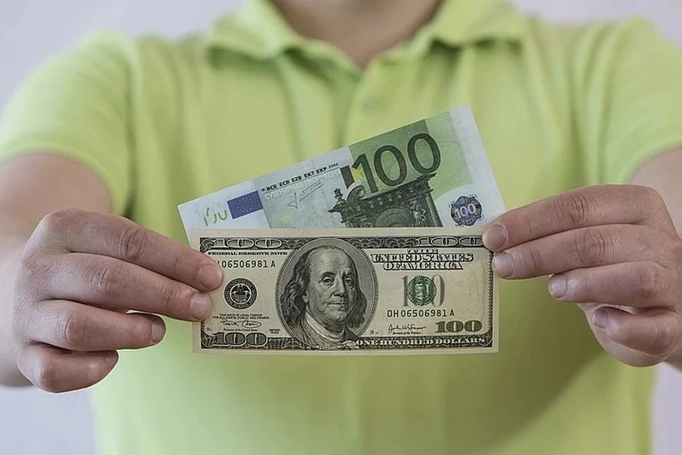 Аналитики назвали условия, при которых доллар подорожает до 80 рублей