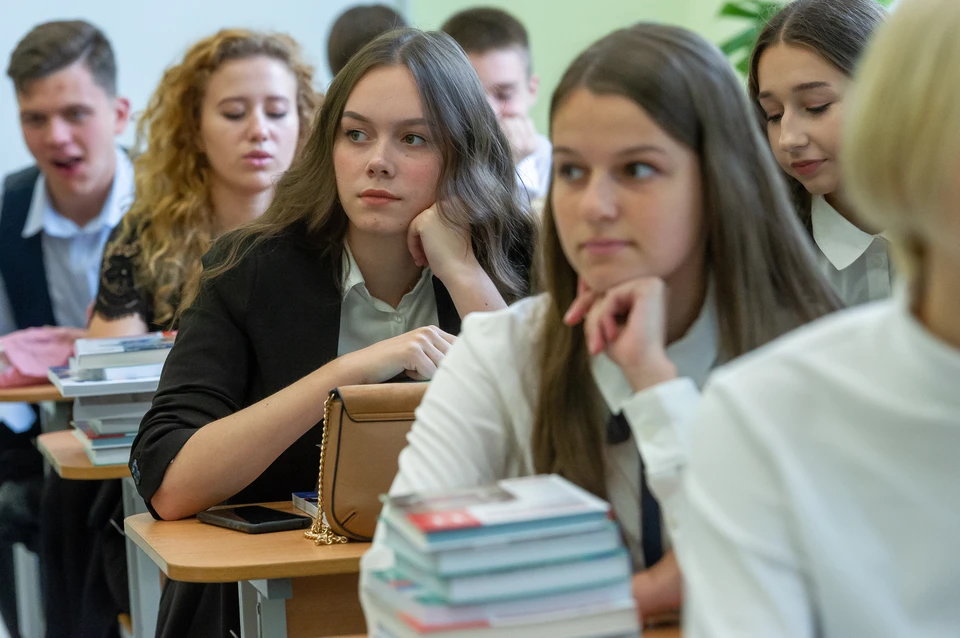 ЕГЭ в Северной столице в этом году сдавали более 24 тысяч выпускников.