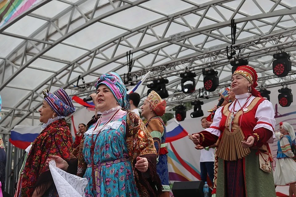 Седьмой этнофестиваль «Россия - Созвучие культур» собрал в Тихвине два десятка национальных подворий