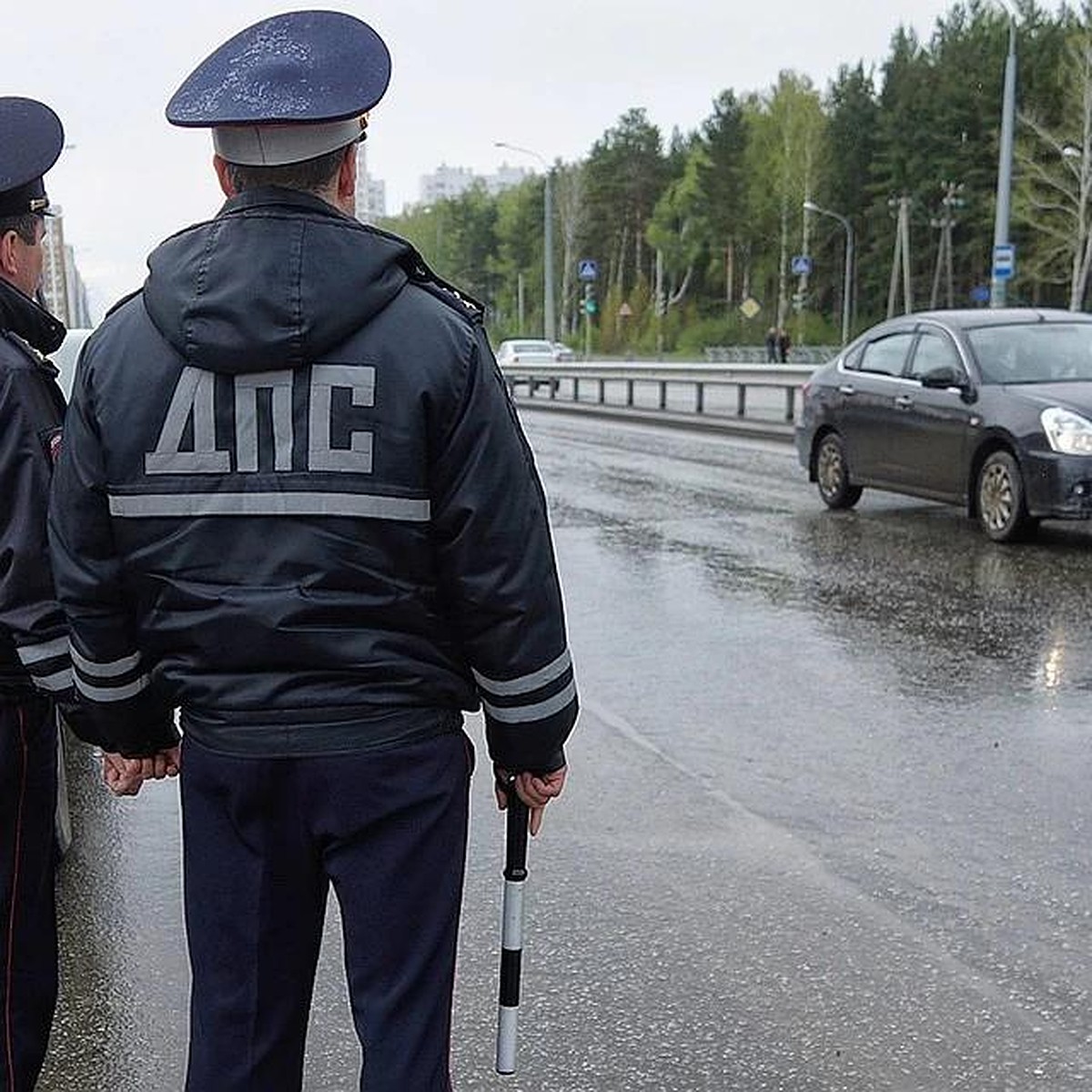 В Москве пьяный водитель покончил с собой во время проверки документов ДПС  - KP.RU