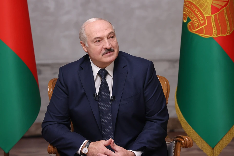 Лукашенко отметил, что именно из-за истории с задержанием 33 россиян он позже уволил Вакульчика с должности руководителя КГБ
