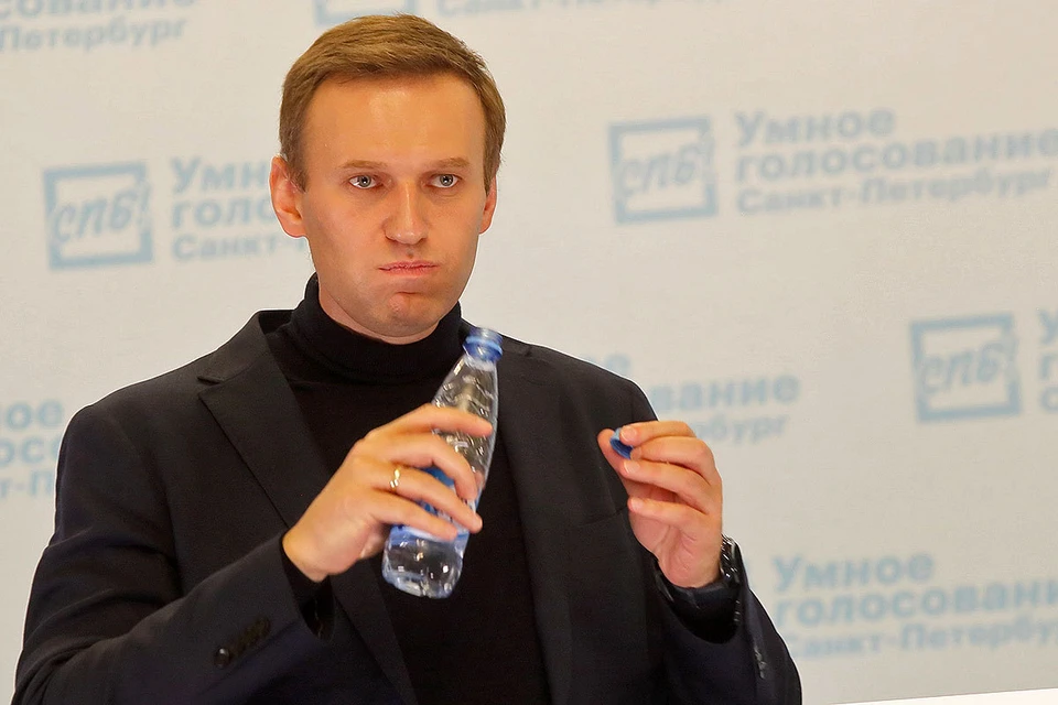Предположительно, Навального отравили водой из бутылки.