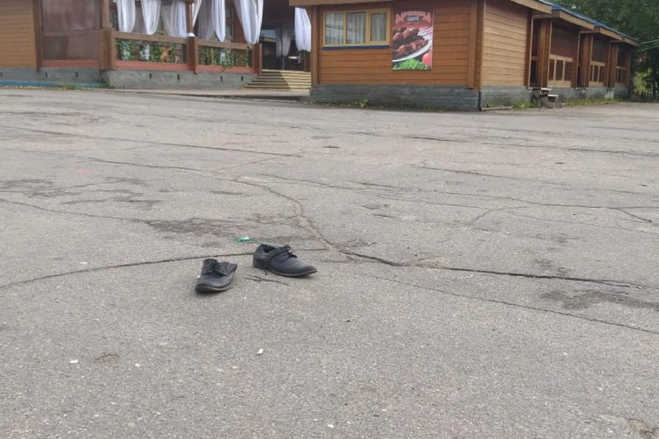 Мужчина зачем-то оставил на месте преступления свою обувь