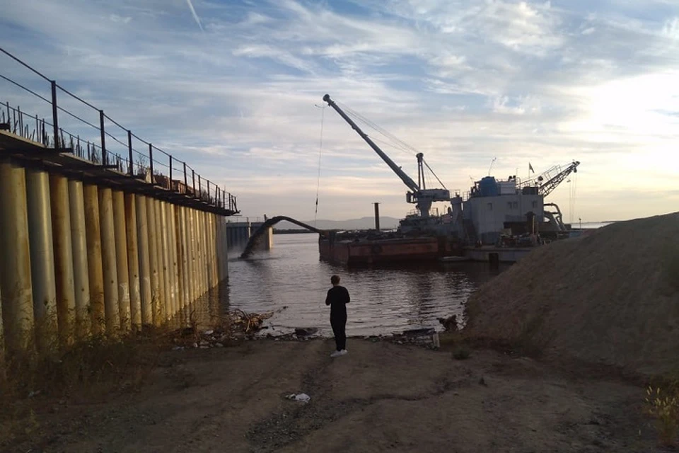 Временная дамба закроет проем и защитит низины города от воды