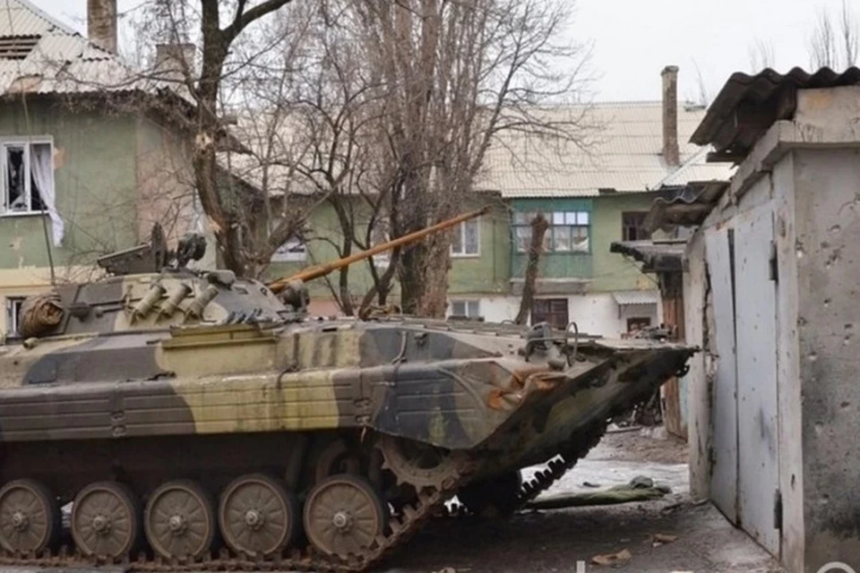 В Донбассе украинские боевики пригнали бронетранспортеры в жилые районы. Фото: Штаб «ООС»