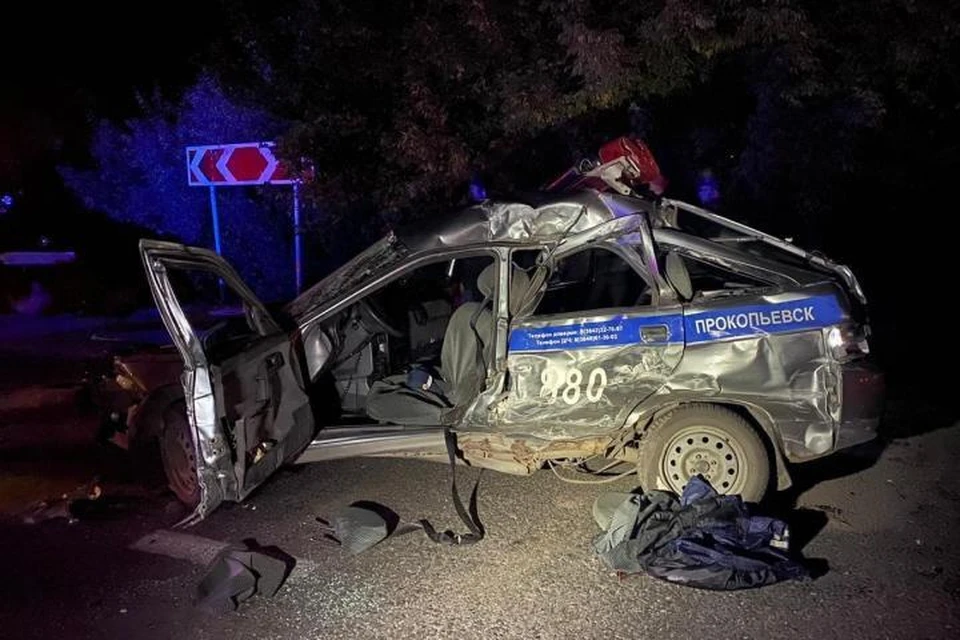 Пассажирский автобус и автомобиль ДПС столкнулись в Кузбассе. ФОТО: vk.com/dtp_42kuzbass