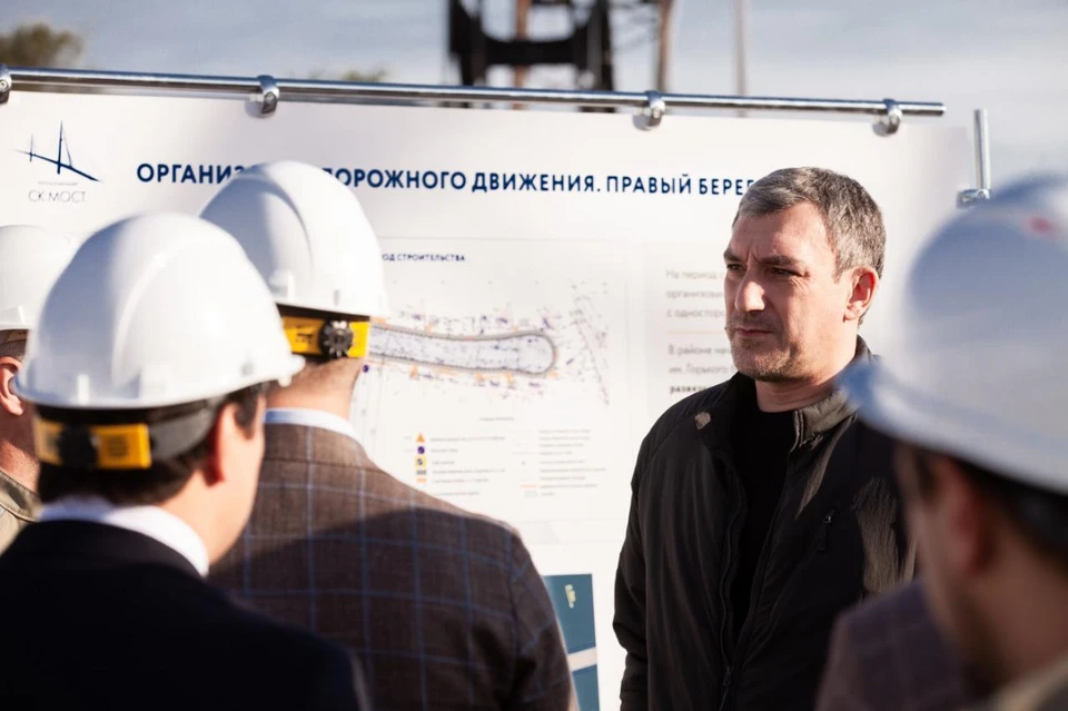 Возведение моста находится на контроле правительства области. Фото: amurobl.ru