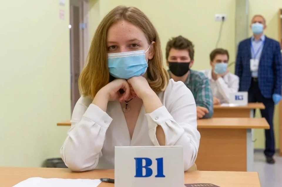 Роспотребнадзор не отрицает вероятное закрытие школ Санкт-Петербурга в случае ухудшения эпидситуации по коронавирусу.