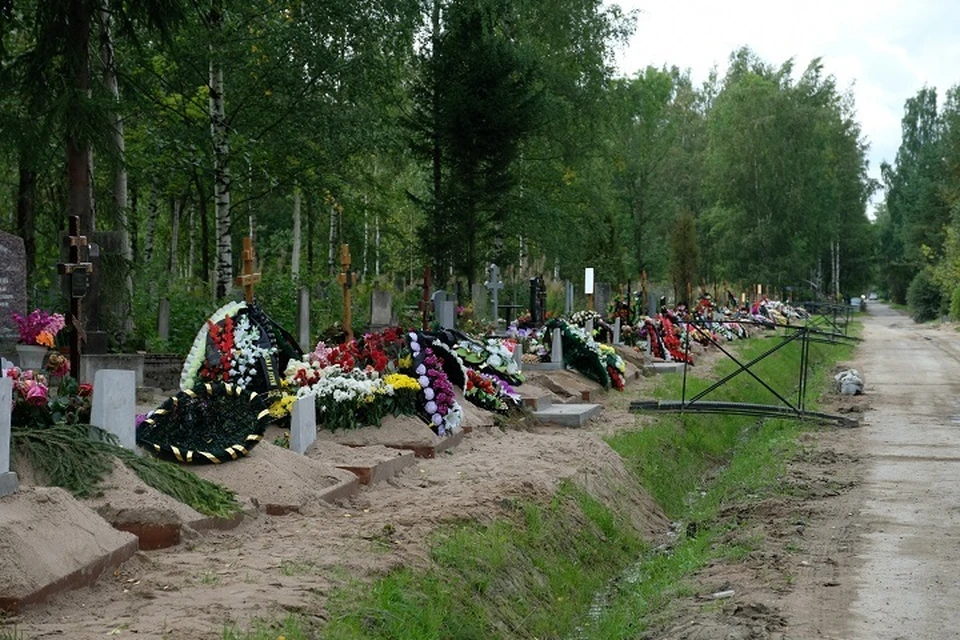 Мэрия Екатеринбурга не будет предоставлять услуги по копанию могил