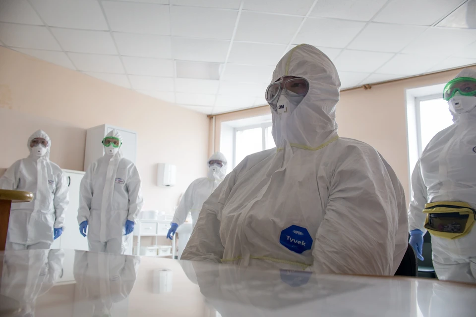 Новую вакцину от коронавируса в первую очередь получат врачи, поскольку они находятся в группе постоянного риска