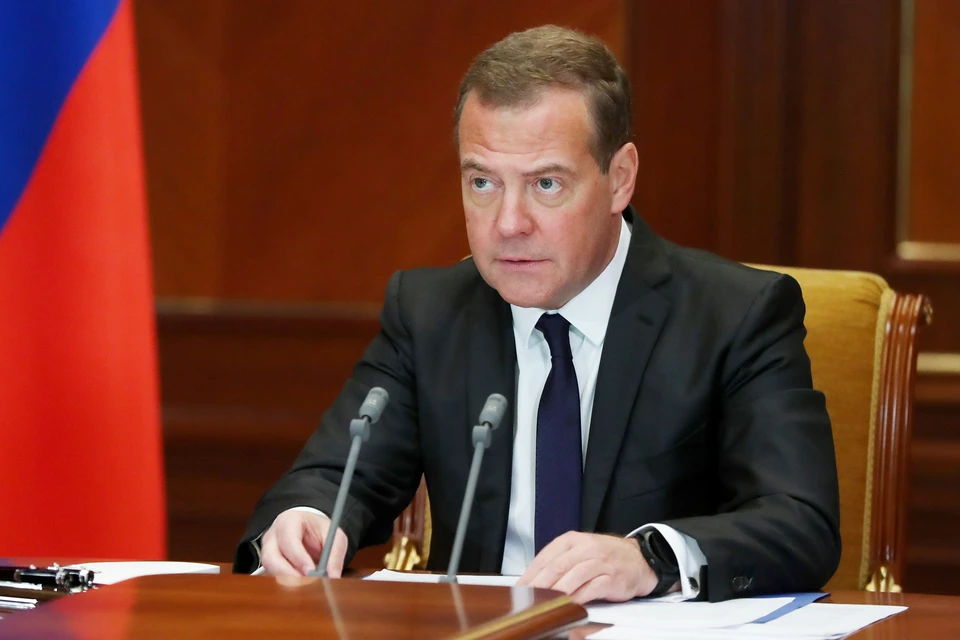 Заместитель председателя Совета безопасности РФ Дмитрий Медведев в подмосковной резиденции "Горки" на совещании о мерах по повышению эффективности обеспечения транспортной безопасности. Фото: Екатерина Штукина/POOL/ТАСС