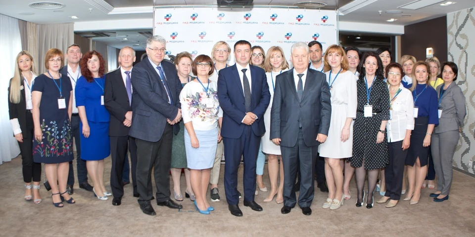 В Смоленске департамент по здравоохранению возглавил Сергей Герасимов (на фото в центре). Фото: rzdmedufa.ru.