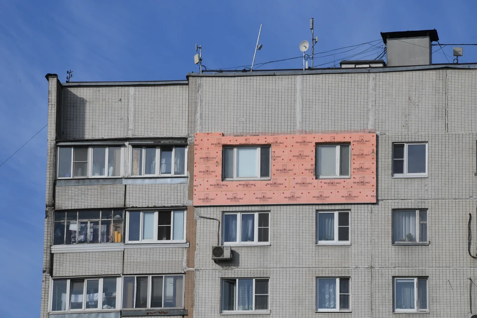 В Москве 11-летняя девочка выпала из окна дома на пятом этаже