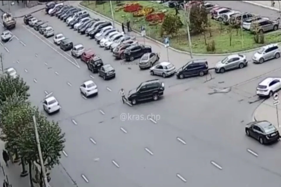 Пешеход сразу убежал после случившегося Фото: ЧП-Красноярск