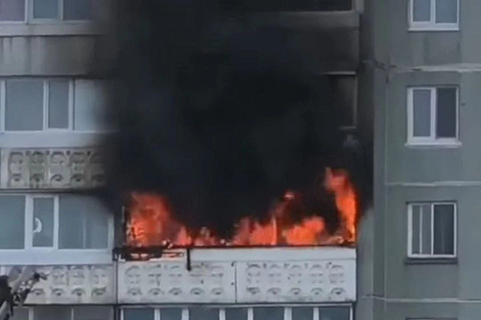 Вспыхнул балкон на седьмом этаже