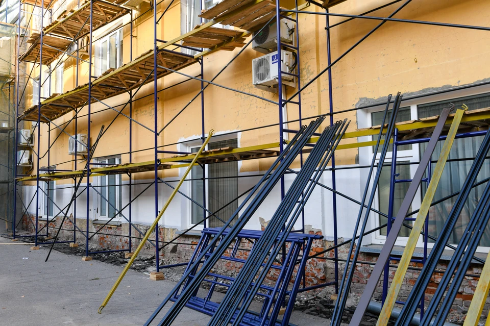 В Смоленске продолжается масштабный ремонт в СМГУ. Фото: администрация Смоленской области.