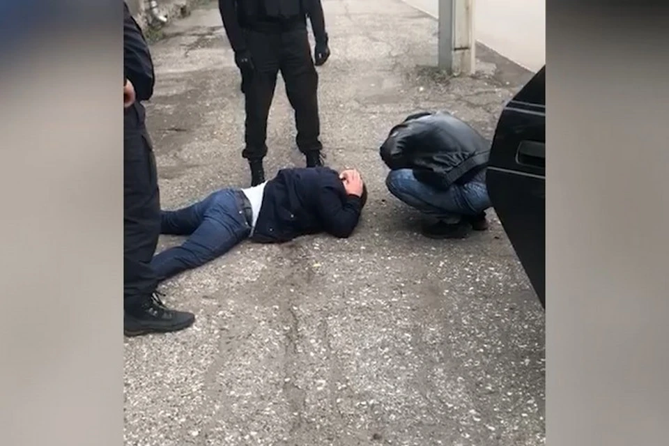 Автоворы-рецидивисты попались в ловушку в Новокузнецке. ФОТО: кадр видео ГУ МВД России по Кемеровской области.