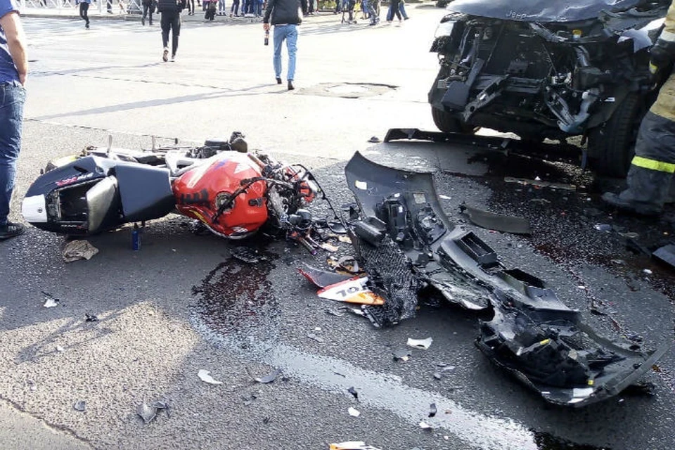 Авария произошла на пересечении улиц Крестовой и Кирова. ФОТО: группа "Авто Новости Рыбинск" во ВКонтакте