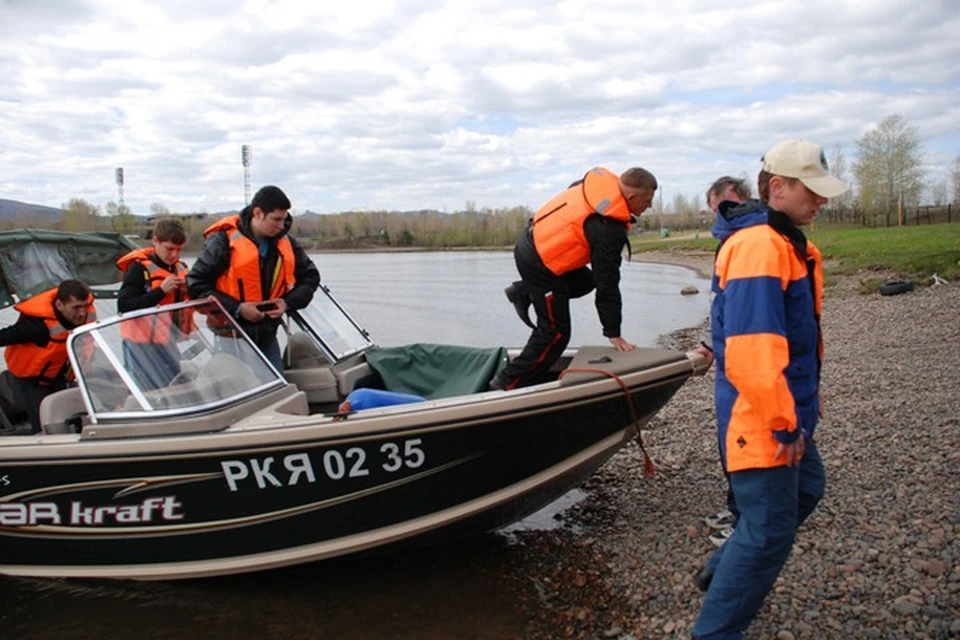 На Красноярском водохранилище перевернулись две лодки, погиб рыбак