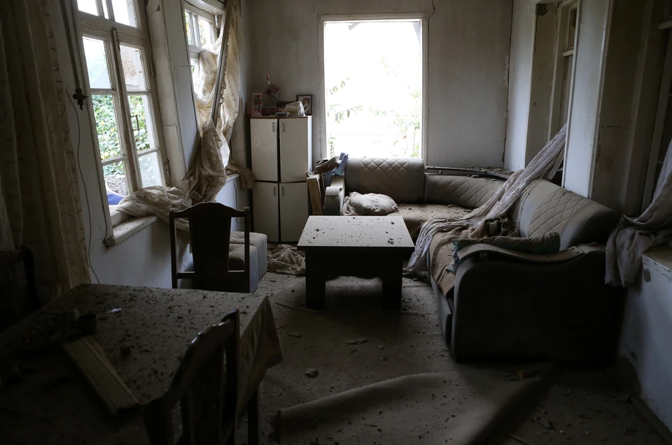 В Азербайджане сообщили о попадании ракеты в жилой дом в Гяндже