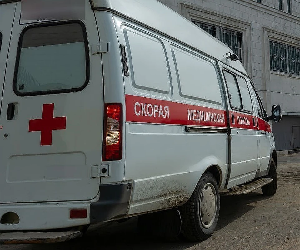 Мужчину, пострадавшего при взрыве, госпитализировали.
