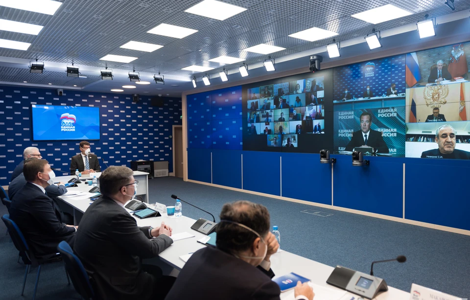 На заседании Программной комиссии обсуждались приоритеты народной программы, с которой партия пойдет на выборы в Госдуму в 2021 году.