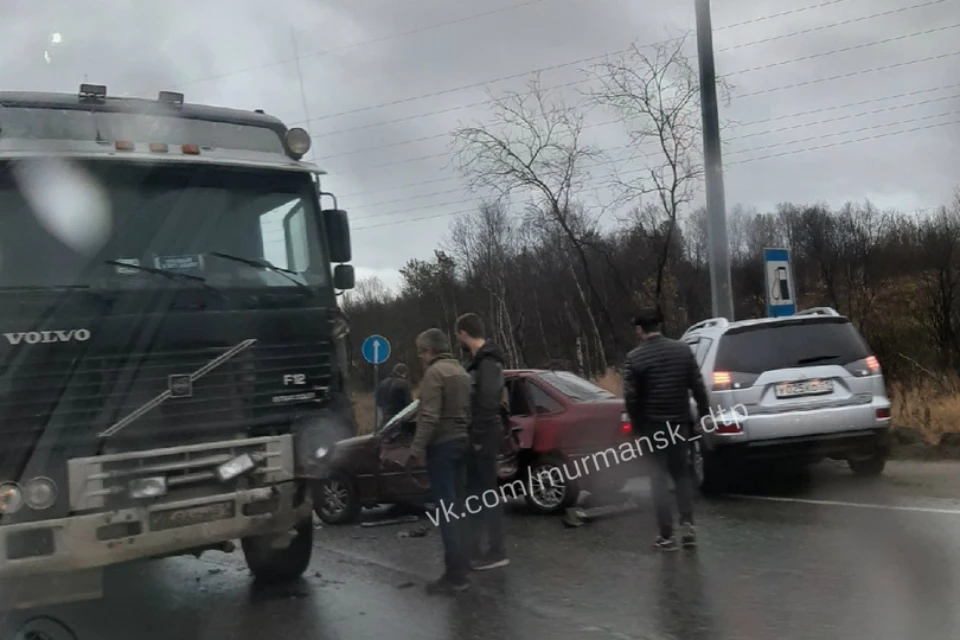 По факту аварии проводится проверка. Фото: "Мурманск ДТП ЧП"