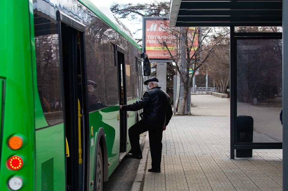 В Челябинске увеличили рейды по выявлению нарушителей масочного режима в транспорте