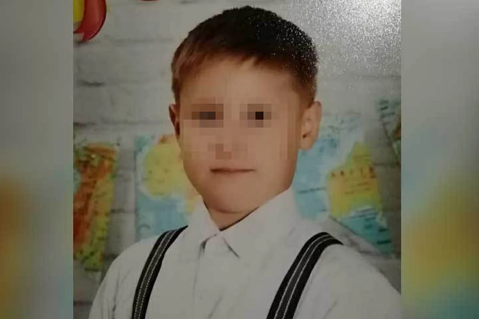 Где находился мальчик, не уточняется.