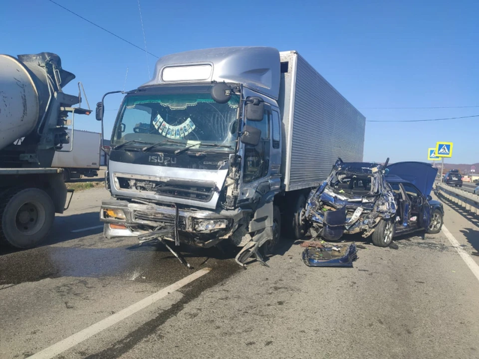 ДТП произошло 15 октября на улице Красные казармы в Артеме. Фото: пресс-служба ОМВД России по городу Артему