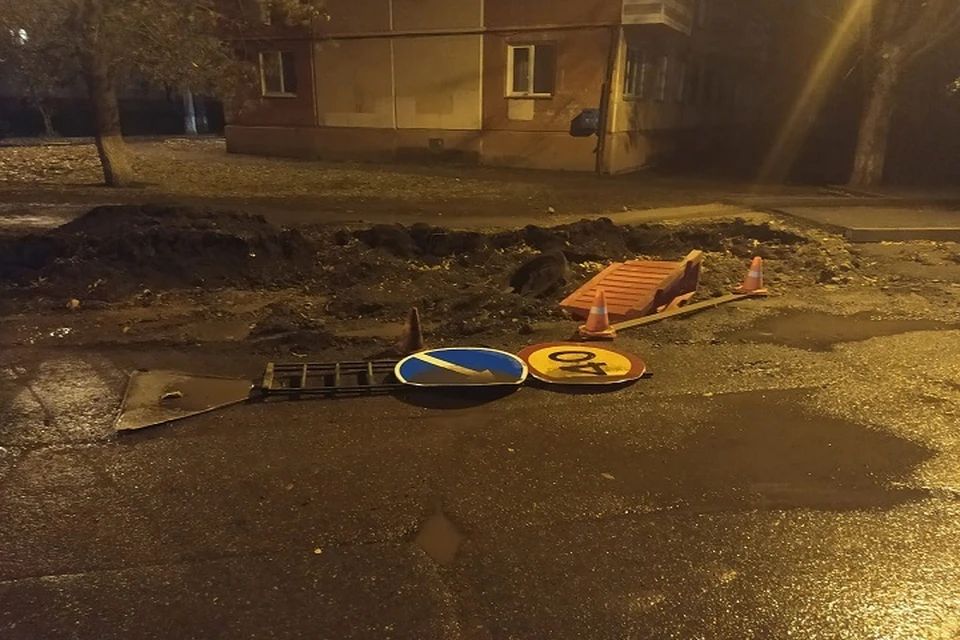 Упавшие знаки - угрозы безопасности водителей и пешеходов. Фото: сайт администрации Красноярска.