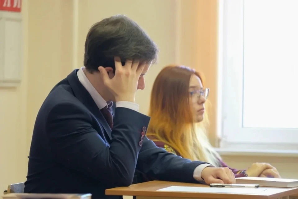 135 классов в 76 школах Санкт-Петербурга закрыли на карантин по коронавирусу ил ОРВИ на 22 октября.