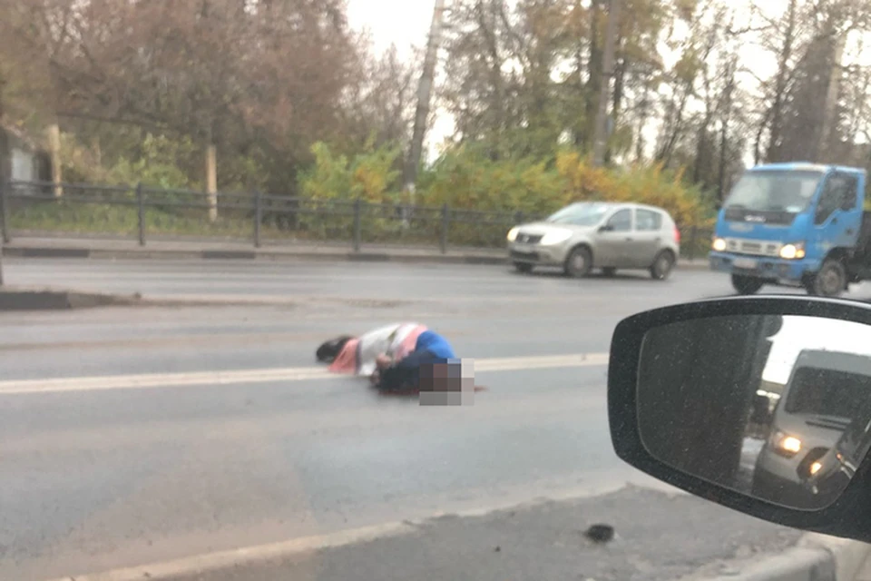 Пострадавший остался жив, его доставили в больницу Фото: vk.com/"Подслушано у водителей. Тверь"/Роман Чанов