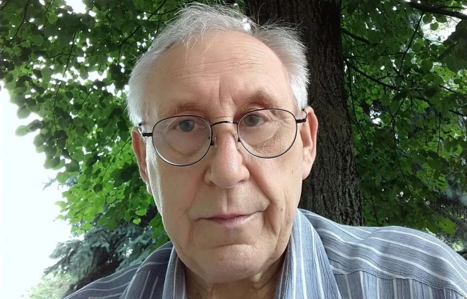Александр Александрович всю свою жизнь посвятил журналистике.