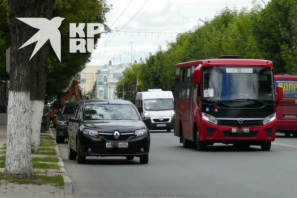 Водитель красного ПАЗика поступил гораздо благороднее сбежавшего коллеги.