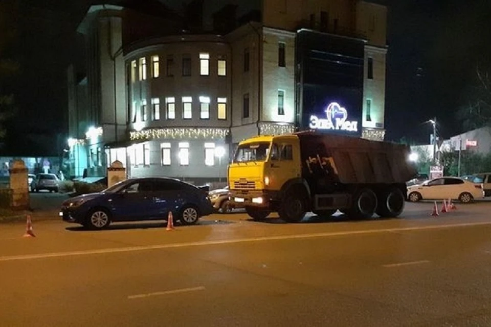 У легковушки - кузовные повреждения.