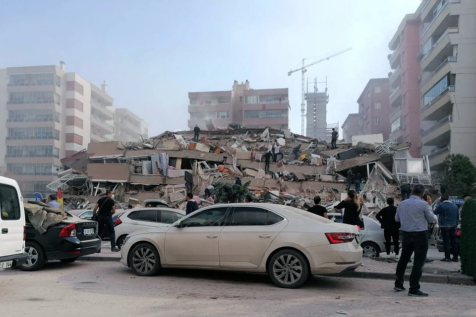 В Измире в результате землетрясения разрушено как минимум 20 зданий