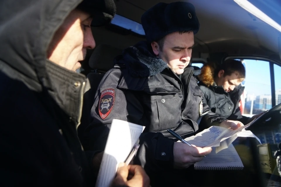 В Астраханской области полицейский составлял протоколы на умершего гражданина