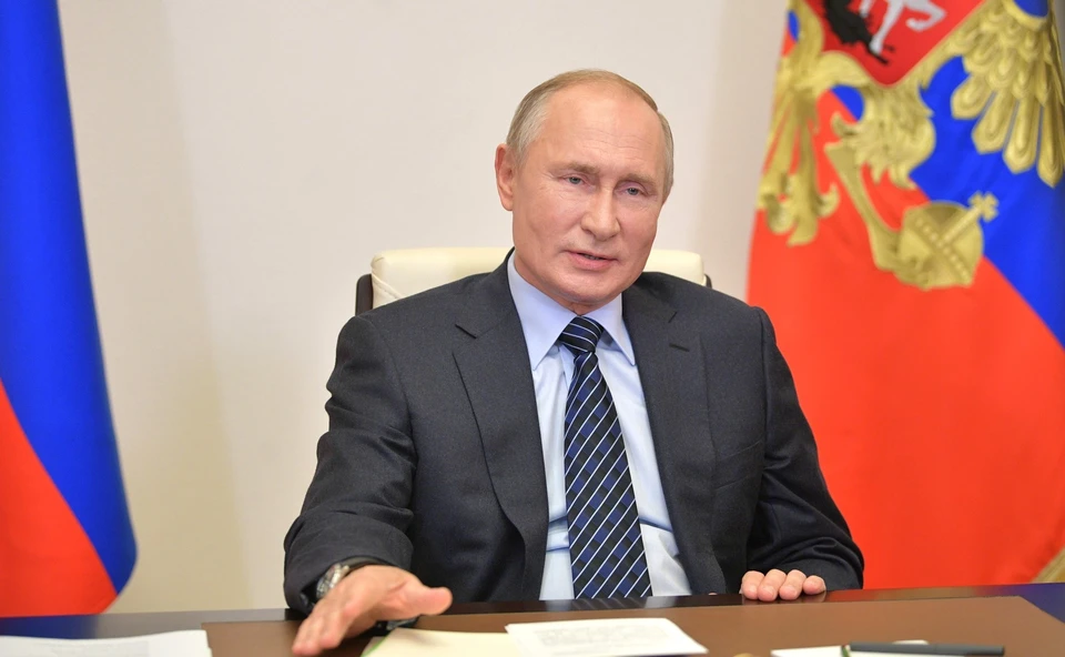 Путин предложил расширить перечень оснований для лишения полномочий сенаторов и депутатов.