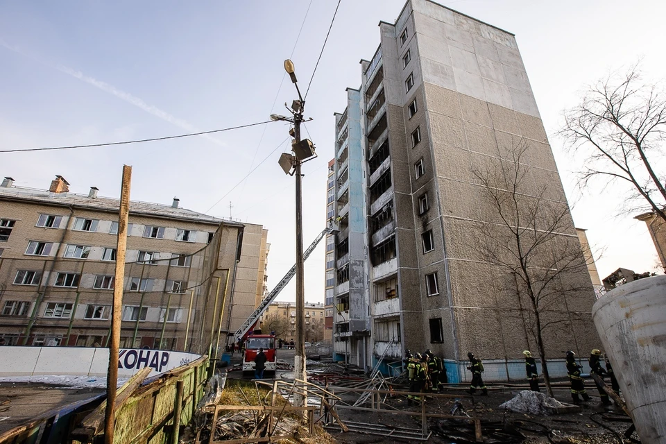 Многоэтажка сильно пострадала после взрыва