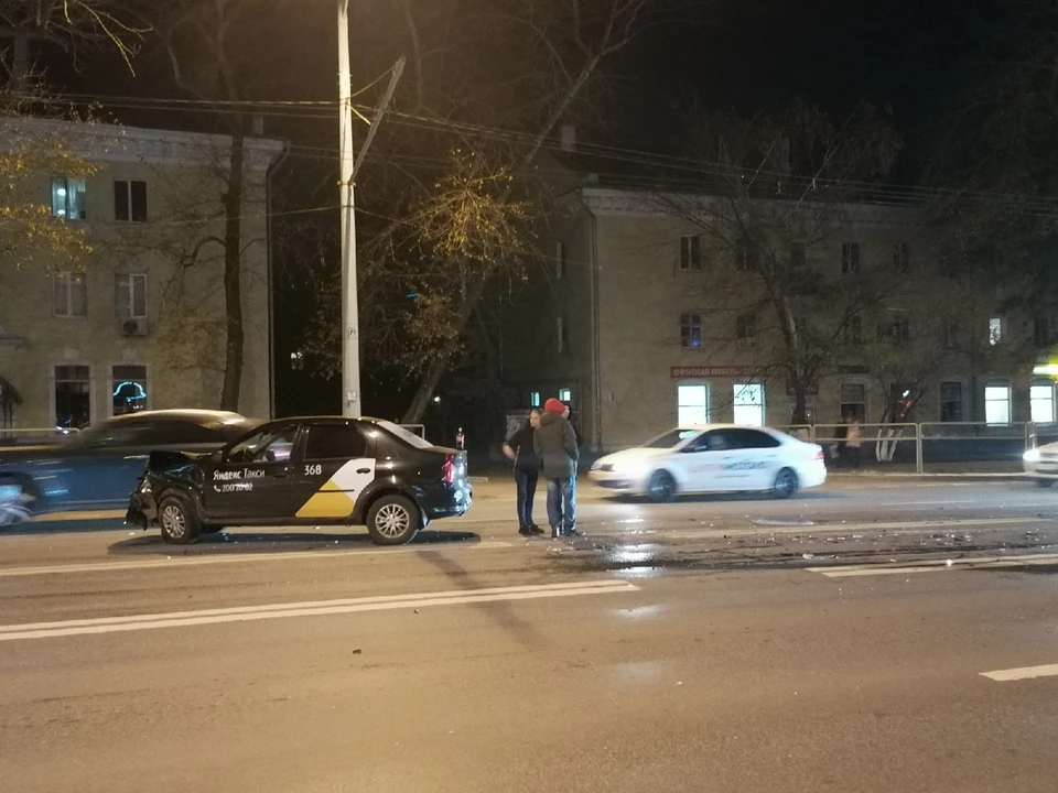 Автомобили долго убирали с проезжей части